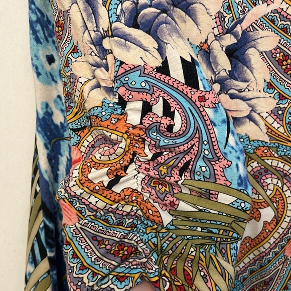 Flower print asymmetrical top (XL) - Picture 4 of 6